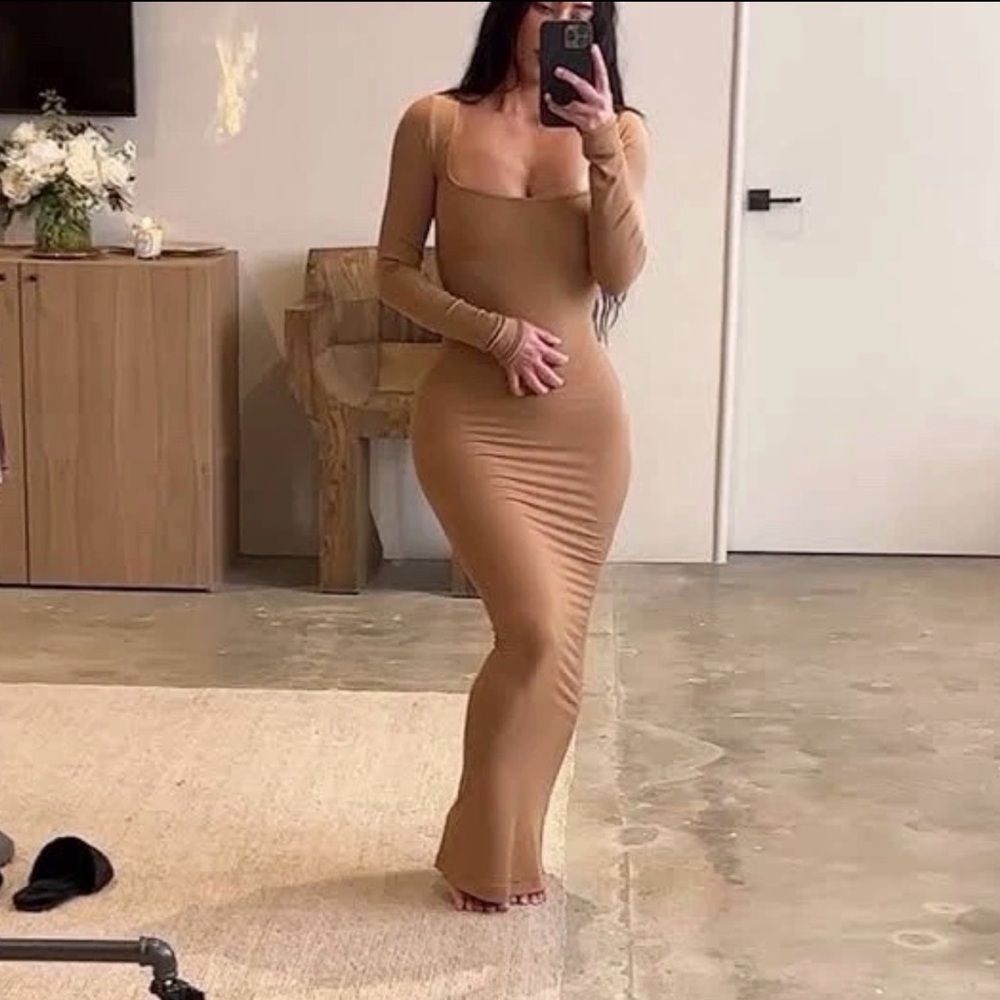 SKIMS iconic Ribbed Soft Lounge Long Sleeve Dress camel S